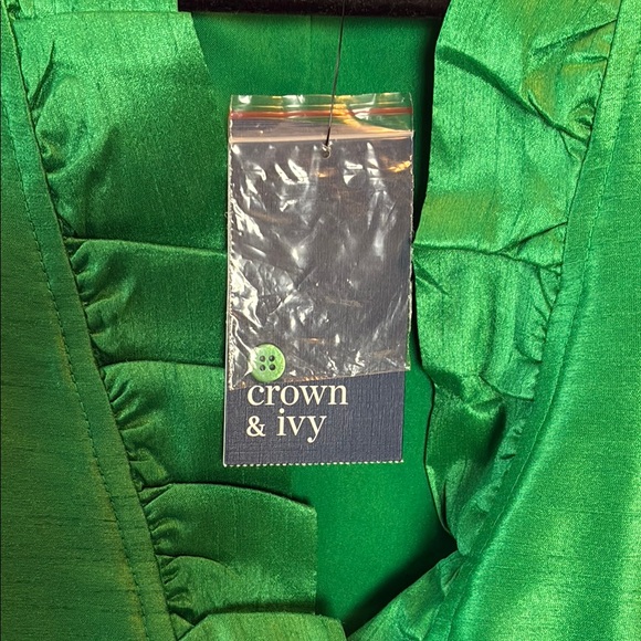 Crown & Ivy Vibrant Green Satin Blouse - Picture 3 of 9